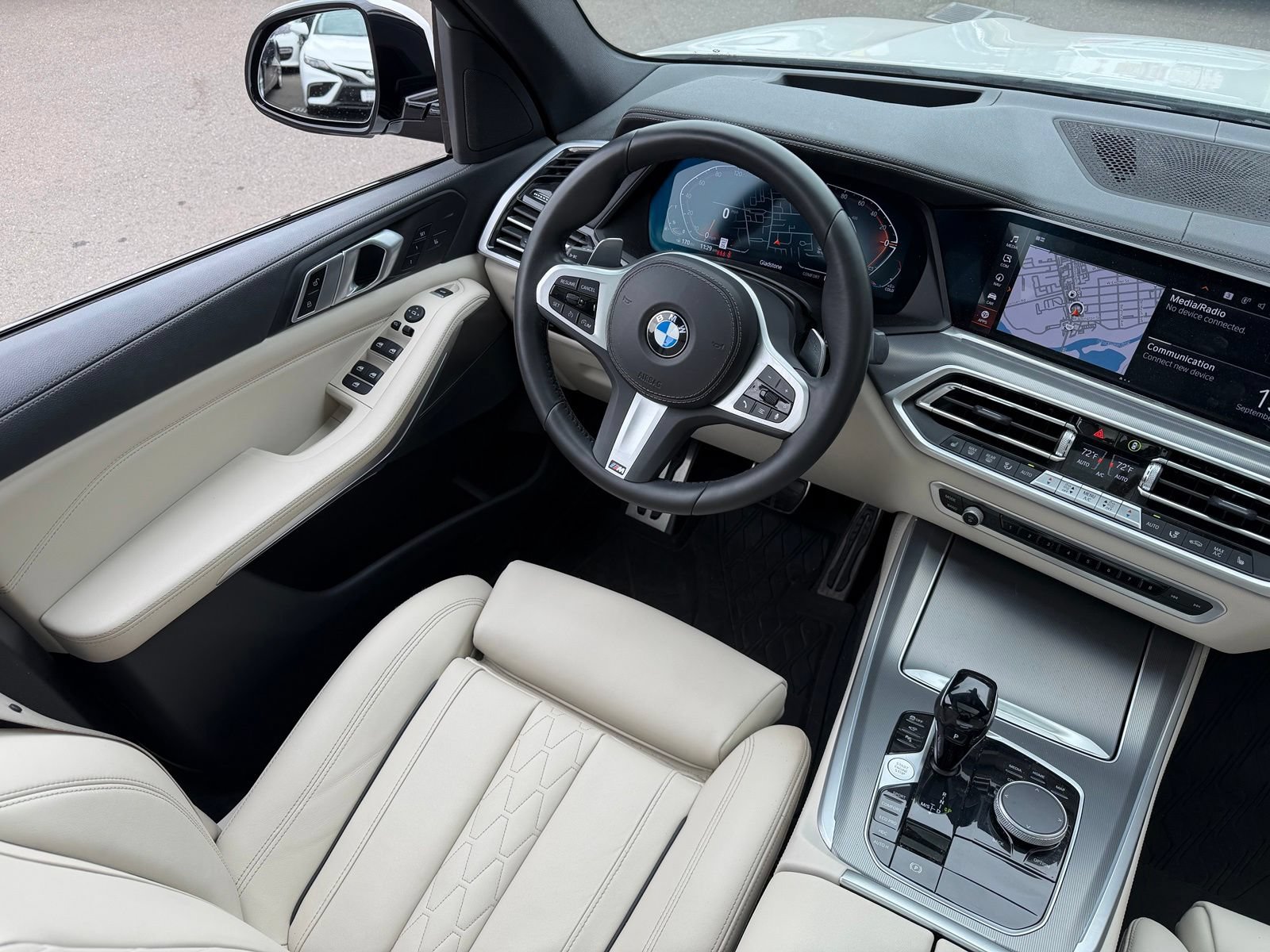 Used 2023 BMW X5 xDrive40i w/ M Sport Package AWD/4WD image 6