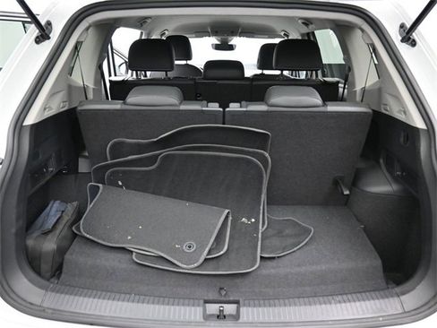 Used 2023 Volkswagen Tiguan SE image 31