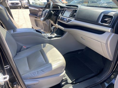 Used 2016 Toyota Highlander XLE FWD image 27