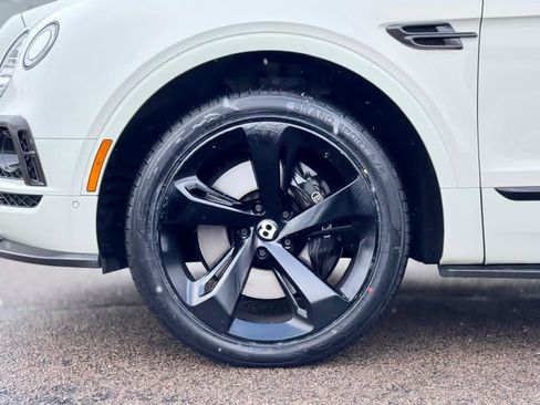 Used 2017 Bentley Bentayga image 9
