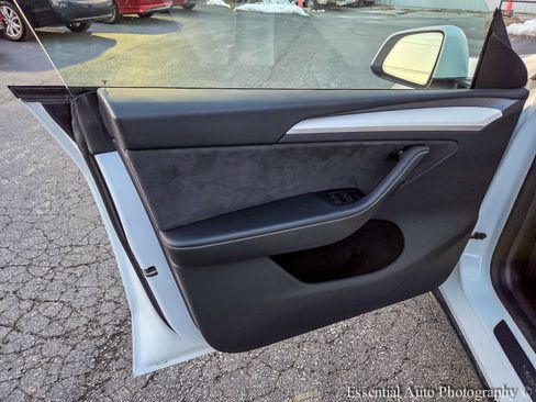 Used 2023 Tesla Model Y Long Range image 27