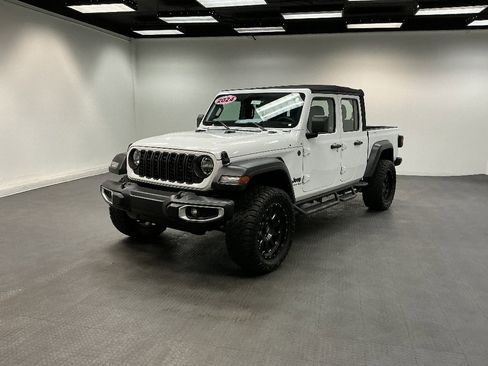 Used 2024 Jeep Gladiator Sport AWD/4WD image 1