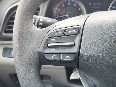 Used 2020 Hyundai Elantra SE FWD image 26