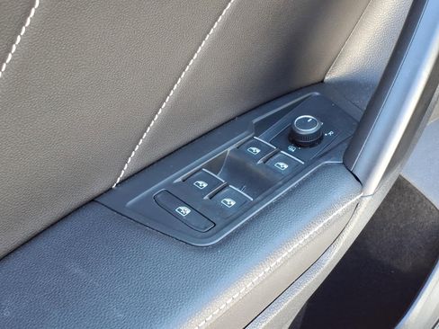 Used 2022 Volkswagen Tiguan SE image 13