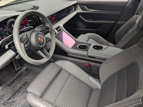 Used 2025 Porsche Taycan image 5
