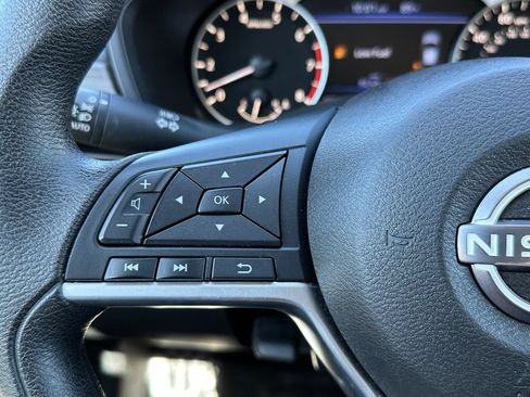Used 2024 Nissan Altima 2.5 SV FWD image 25