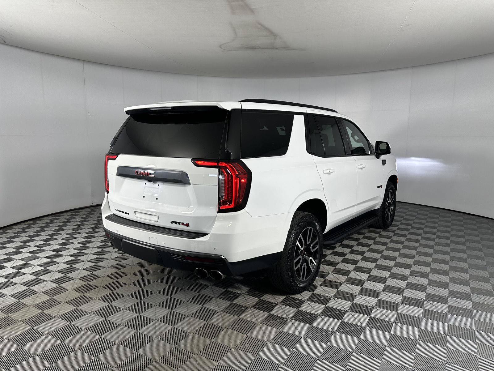 Used 2024 GMC Yukon AT4 w/ Technology Package AWD/4WD image 38