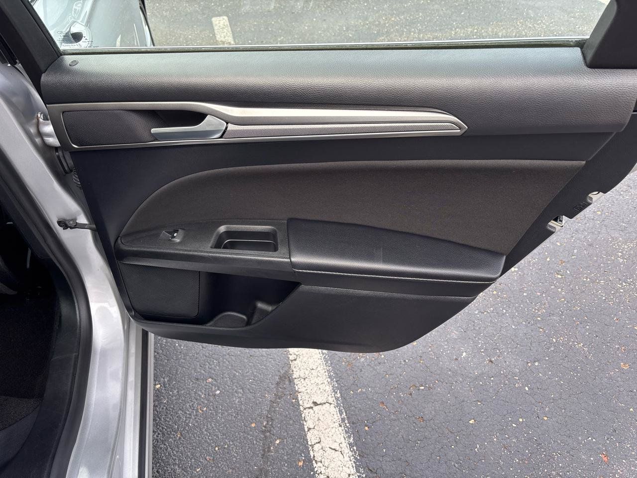 Used 2019 Ford Fusion SE FWD image 31