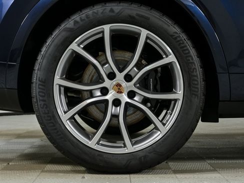 New 2025 Porsche Cayenne Coupe image 39