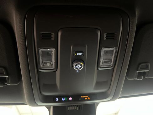 Used 2025 Chevrolet Suburban LT image 60