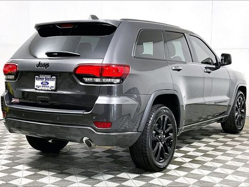 Used 2021 Jeep Grand Cherokee Laredo X image 12