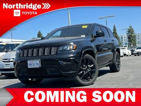 Used 2020 Jeep Grand Cherokee Altitude RWD image 2