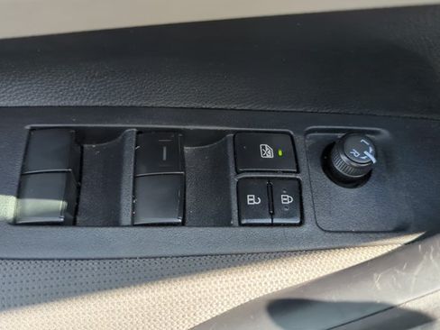 Used 2025 Toyota Corolla LE FWD image 10