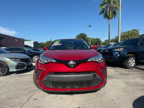 Used 2020 Toyota C-HR LE FWD image 2