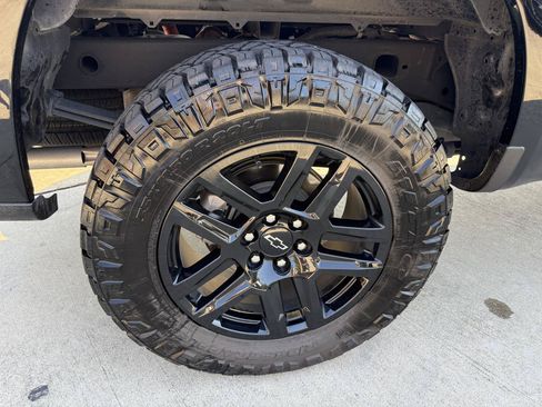 Used 2025 Chevrolet Silverado 1500 LT Trail Boss w/ Convenience Package II AWD/4WD image 11
