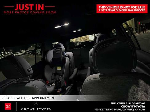Used 2024 Chevrolet Traverse LT w/ Midnight/Sport Edition FWD image 8