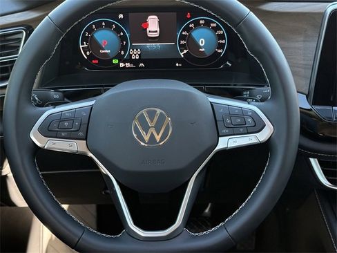 New 2026 Volkswagen Atlas SE image 9