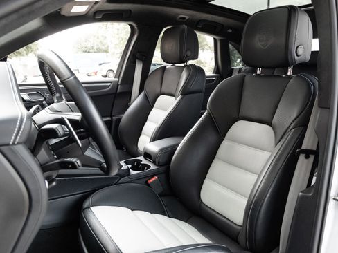 Certified 2024 Porsche Macan GTS AWD/4WD image 5