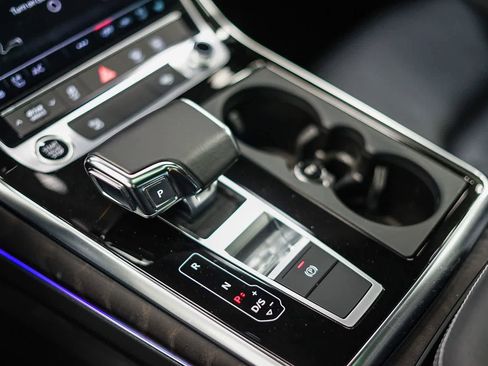 Used 2022 Audi Q8 Premium Plus image 24