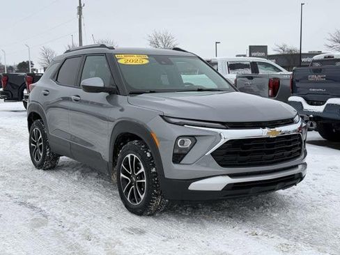 Used 2025 Chevrolet TrailBlazer LT image 4