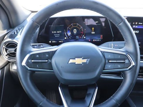 Used 2025 Chevrolet Equinox LT image 17