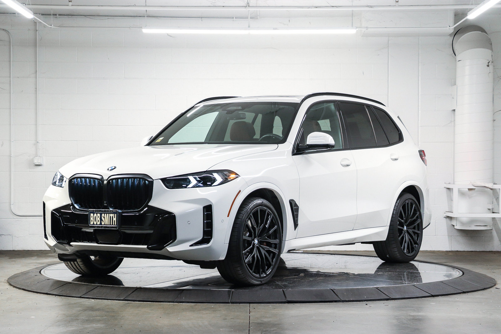 Used 2026 BMW X5 xDrive40i w/ M Sport Package AWD/4WD image 3