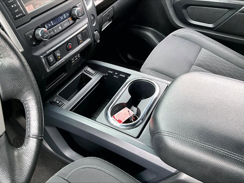 Used 2019 Nissan Titan SV w/ SV Convenience Package image 16
