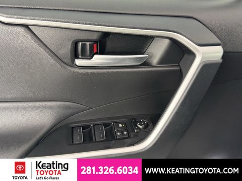 Used 2025 Toyota RAV4 XLE AWD/4WD image 12