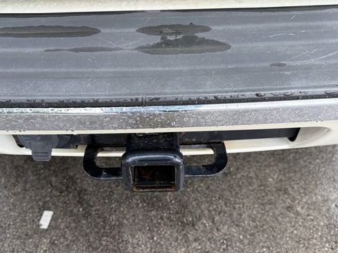 Used 2010 Cadillac Escalade Luxury image 26