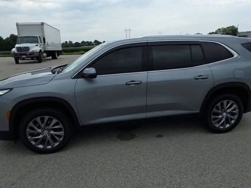 Used 2025 Buick Enclave Preferred FWD image 6