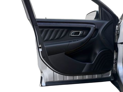 Used 2019 Ford Taurus Limited image 14