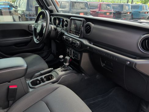 Used 2023 Jeep Wrangler Unlimited Sport AWD/4WD image 25