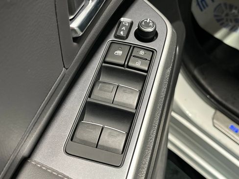 Used 2023 Toyota Sienna XSE AWD/4WD image 36