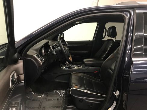 Used 2017 Jeep Grand Cherokee Overland w/ Jeep Active Safety Group image 12