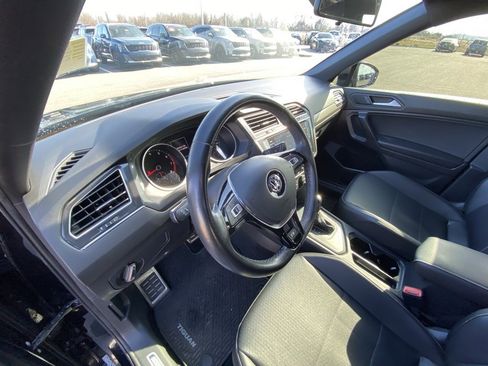 Used 2021 Volkswagen Tiguan SE image 9
