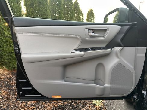 Certified 2017 Toyota Camry XLE image 8