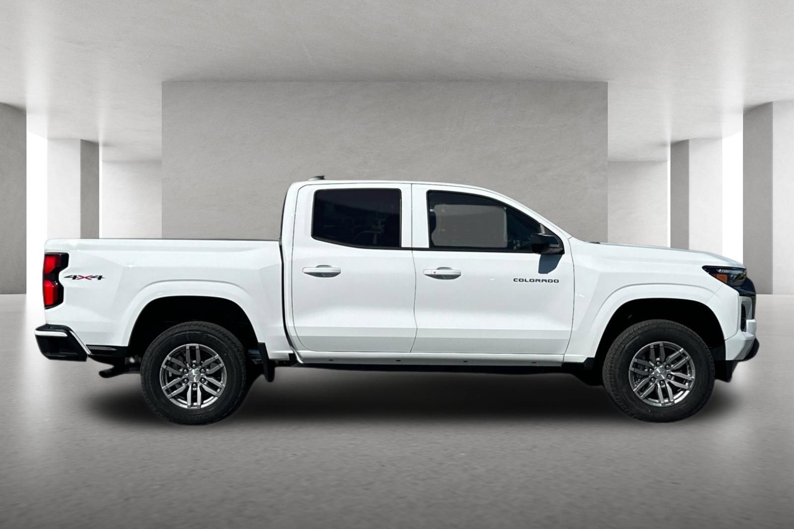 New 2026 Chevrolet Colorado LT w/ LT Convenience Package AWD/4WD image 3