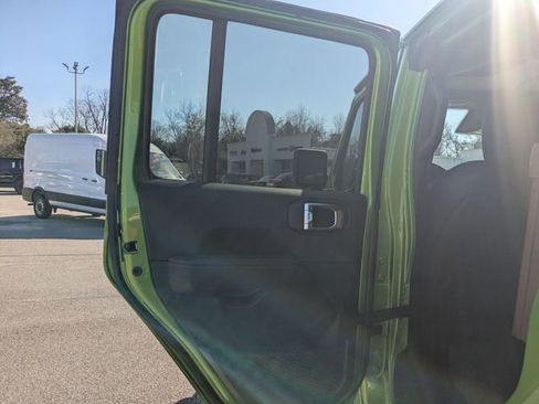 New 2026 Jeep Wrangler Unlimited Rubicon AWD/4WD image 23