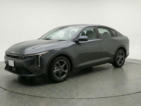 Used 2025 Kia K4 LXS image 3