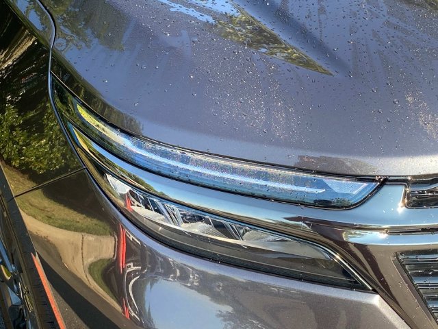 Used 2022 Chevrolet Equinox RS w/ Infotainment Package FWD image 4