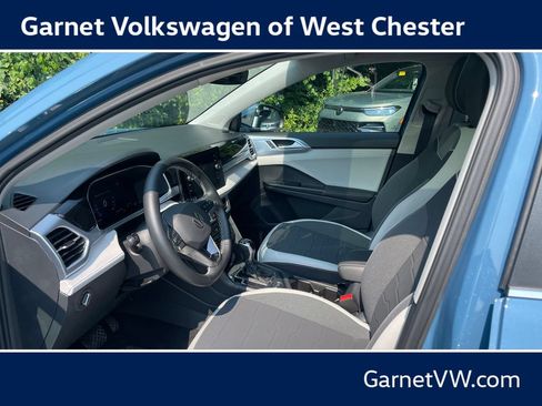 Used 2025 Volkswagen Taos SE w/ Panoramic Sunroof Package AWD/4WD image 9