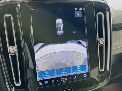 Used 2025 Volvo XC40 B5 Core image 23