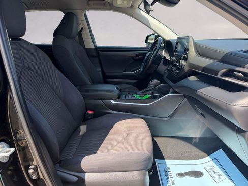 Used 2021 Toyota Highlander LE image 15