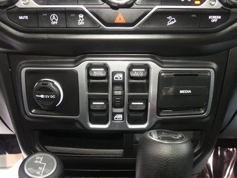 Used 2018 Jeep Wrangler Unlimited Sport S AWD/4WD image 35