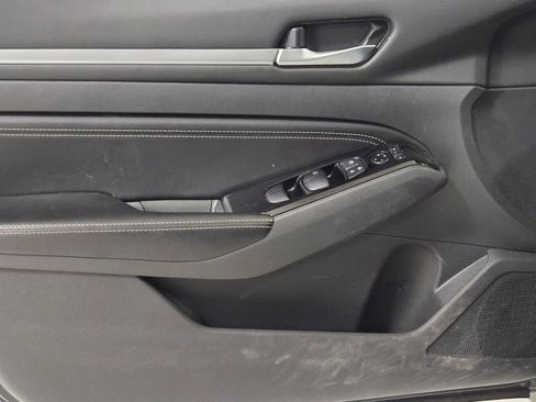 Used 2023 Nissan Altima 2.5 SL FWD image 11