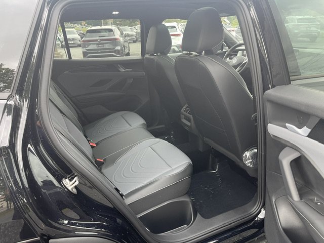 New 2026 Volkswagen Tiguan SE R-Line AWD/4WD image 8