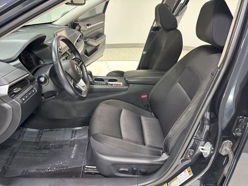 Used 2019 Nissan Altima 2.5 SV image 12