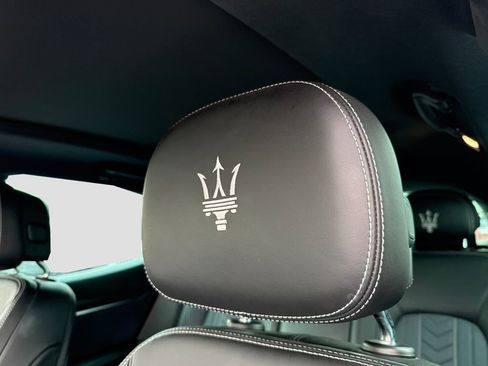 Used 2019 Maserati Levante GranLusso AWD/4WD image 12