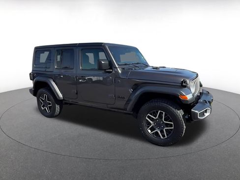 Used 2025 Jeep Wrangler Unlimited Sahara AWD/4WD image 2