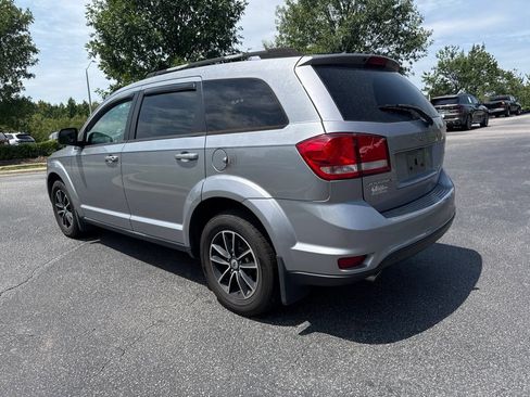 Used 2018 Dodge Journey SXT w/ Connectivity Group FWD image 4
